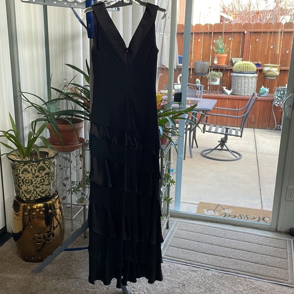 Bloomingdale’s sexy long formal dress, Size 10 - Picture 6 of 8